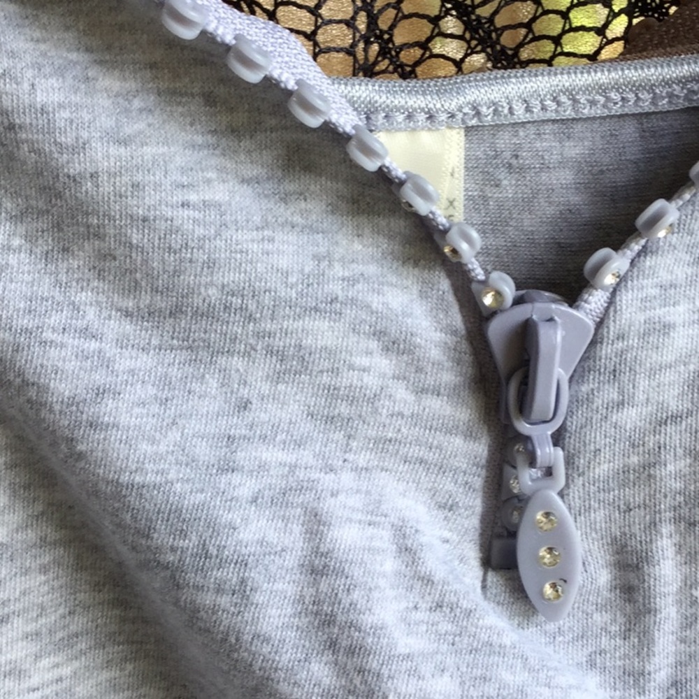 Top - Picture 2 of 4